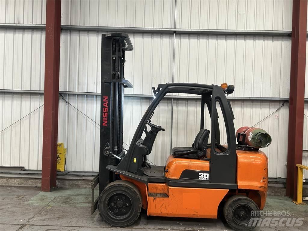 Nissan UGDO2A30PQ Wózki LPG
