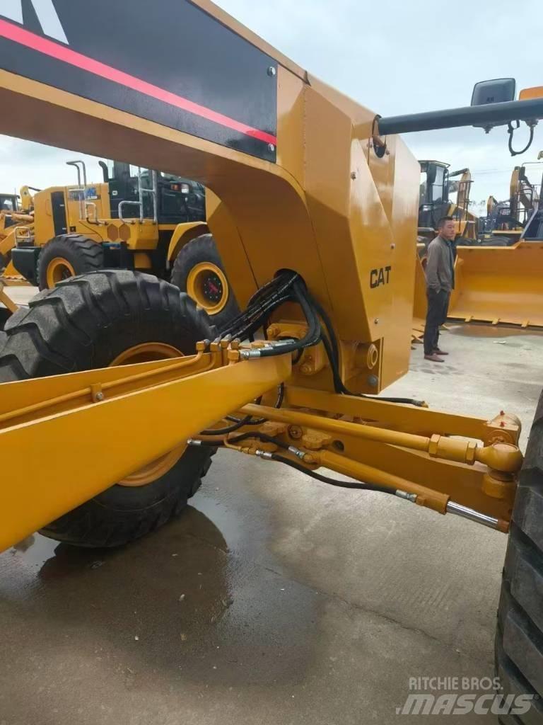 CAT 140K Równiarki