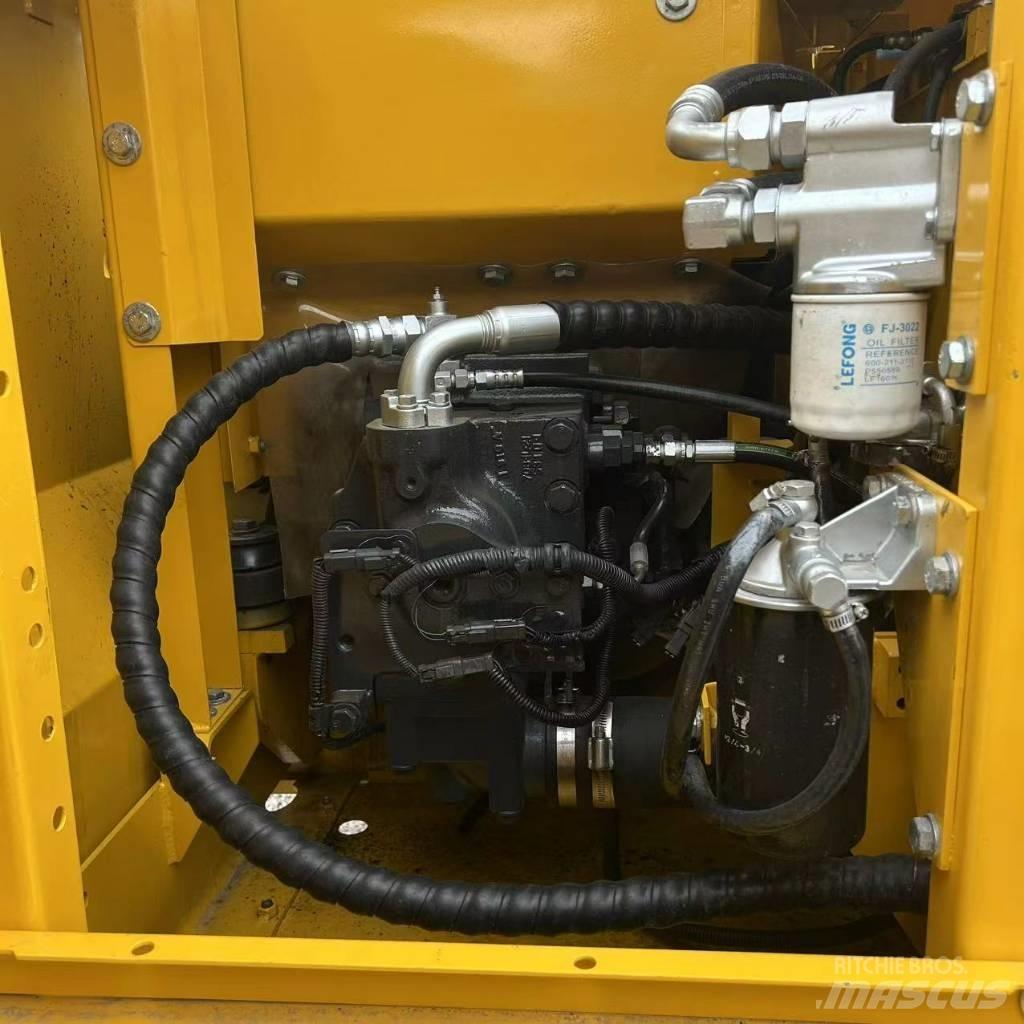 Komatsu 130-7 Koparki gąsienicowe