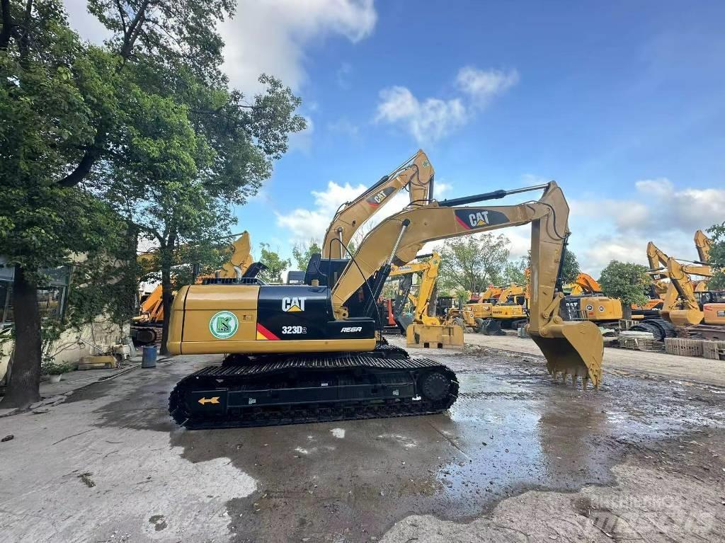 CAT 323 D Koparki gąsienicowe