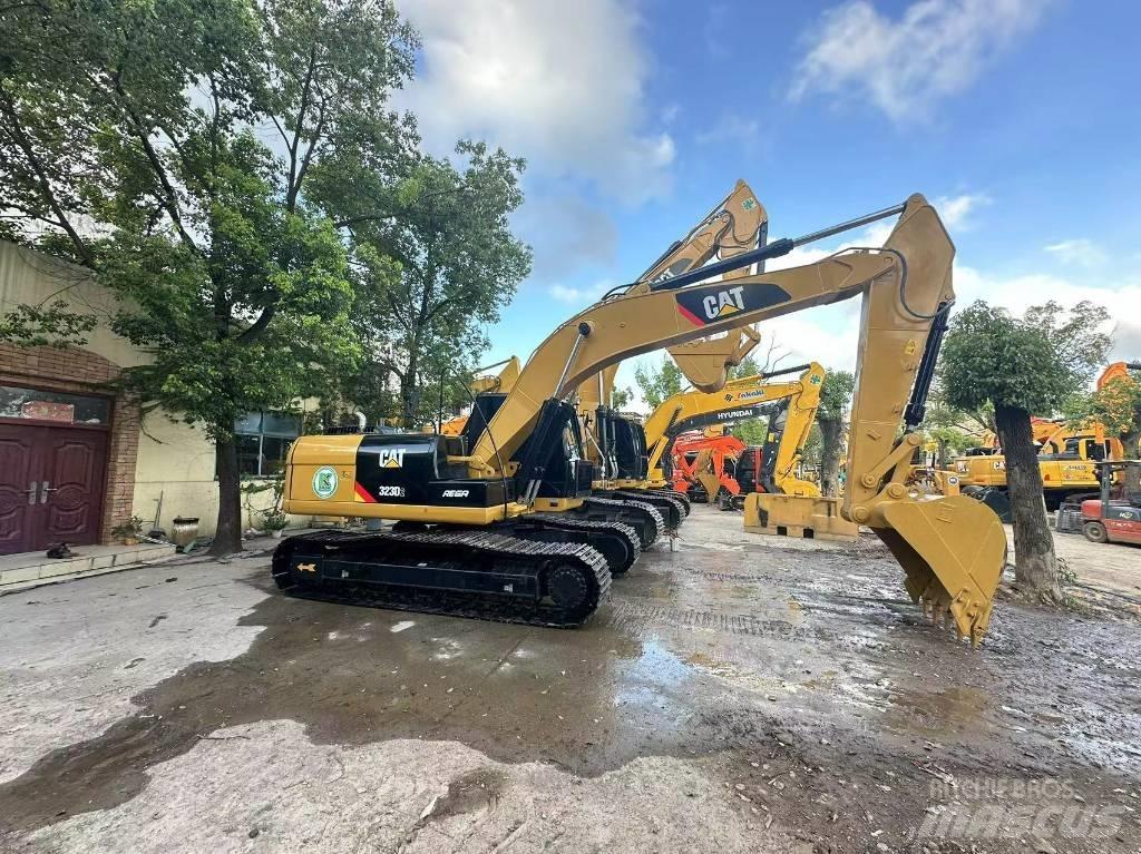 CAT 323 D Koparki gąsienicowe
