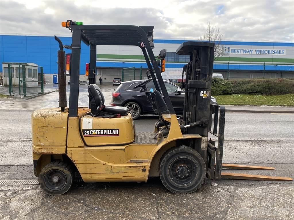 CAT DP25K Wózki Diesla