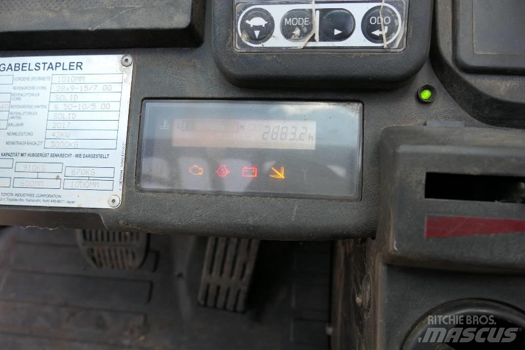 Toyota 02-8 FGF 30 Wózki LPG