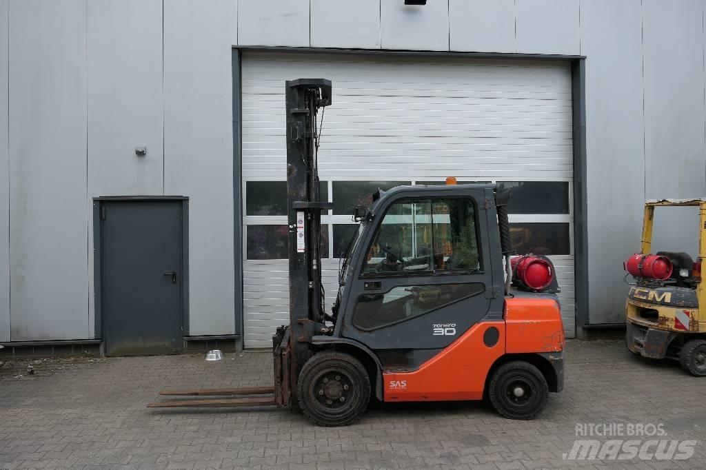 Toyota 02-8 FGF 30 Wózki LPG