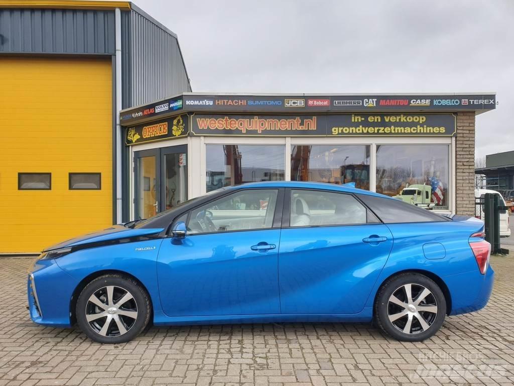 Toyota Mirai Samochody osobowe