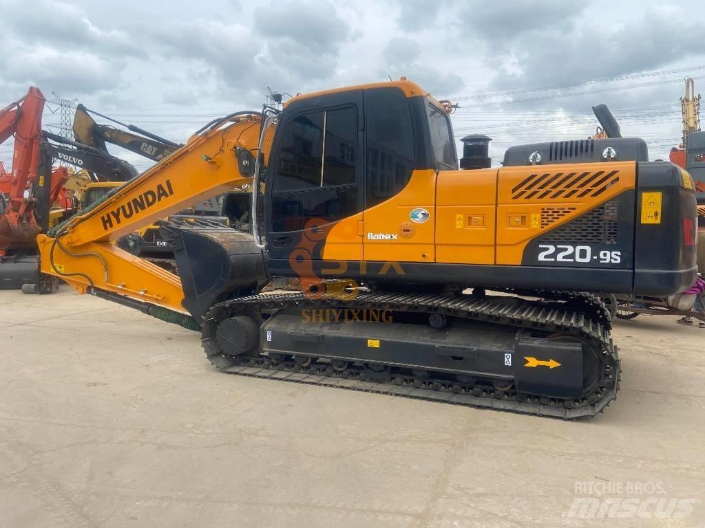 Hyundai Robex 220 Koparki gąsienicowe