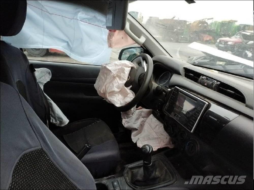 Toyota Hilux 5 Pick-upy / Pojazdy z otwieranymi burtami