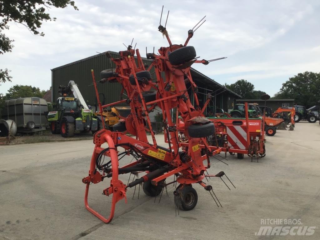 Kuhn GF 8702 Zgrabiarki i przetrząsacze