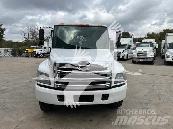 Hino 268 Ciężarówki typu Platforma / Skrzynia