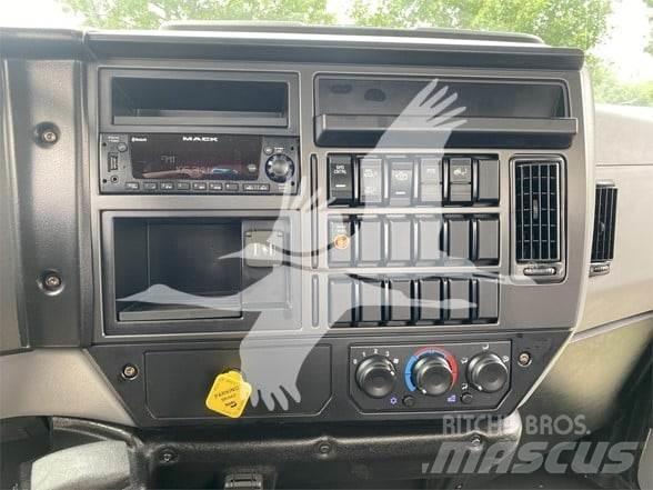 Mack MD6 Ciężarówki typu Platforma / Skrzynia
