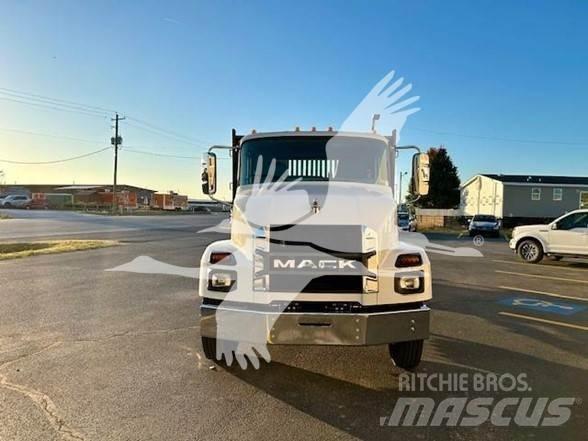 Mack MD6 Ciężarówki typu Platforma / Skrzynia