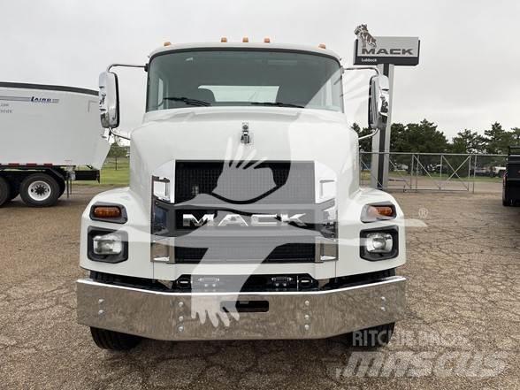 Mack MD6 Ciężarówki typu Platforma / Skrzynia