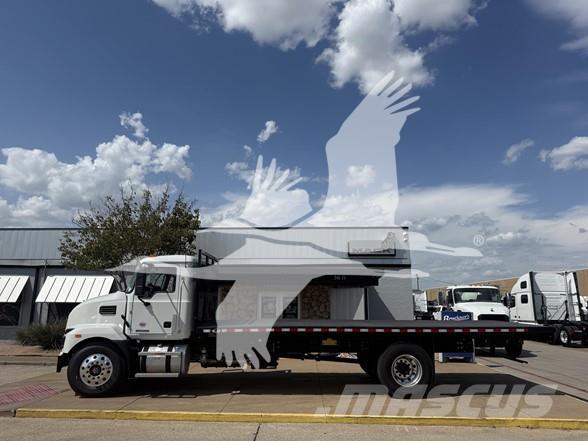 Mack MD6 Ciężarówki typu Platforma / Skrzynia