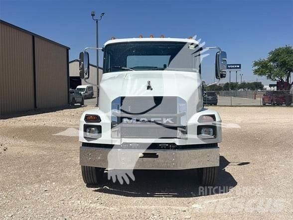 Mack MD7 Pojazdy pod zabudowę