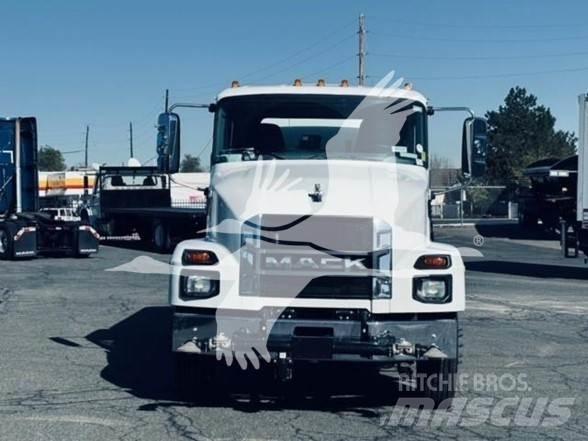 Mack MD7 Cysterna