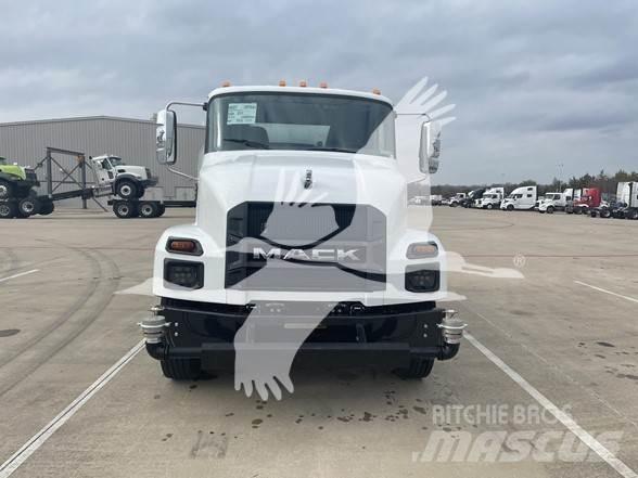 Mack MD7 Cysterna