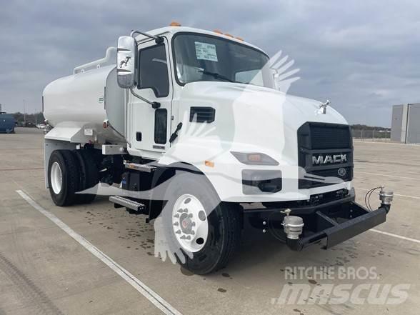 Mack MD7 Cysterna