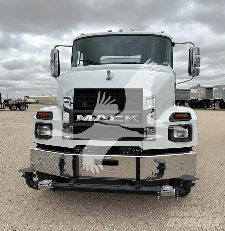 Mack MD7 Cysterna