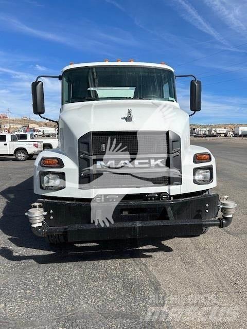 Mack MD7 Cysterna