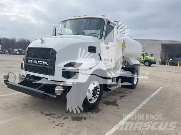 Mack MD7 Cysterna