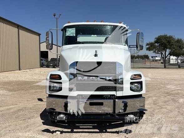 Mack MD7 Cysterna