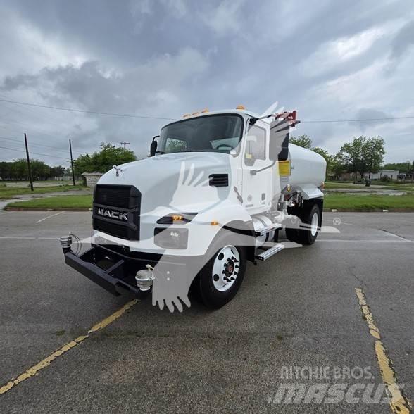 Mack MD7 Cysterna