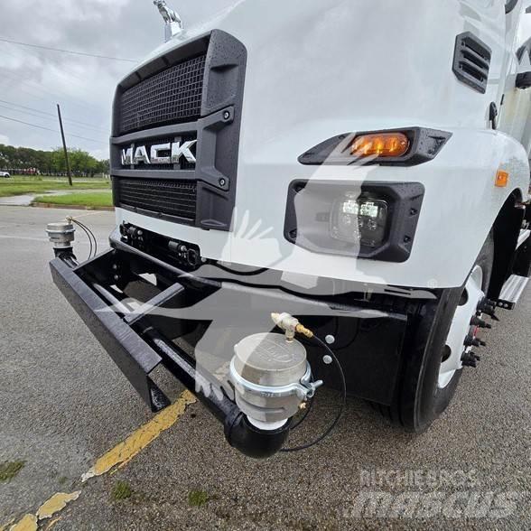 Mack MD7 Cysterna