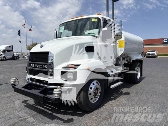 Mack MD7 Cysterna
