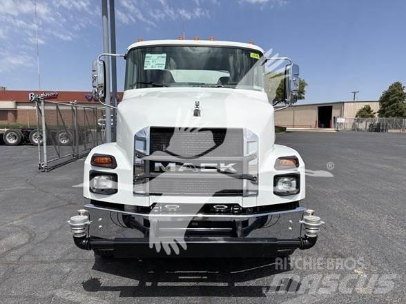 Mack MD7 Cysterna