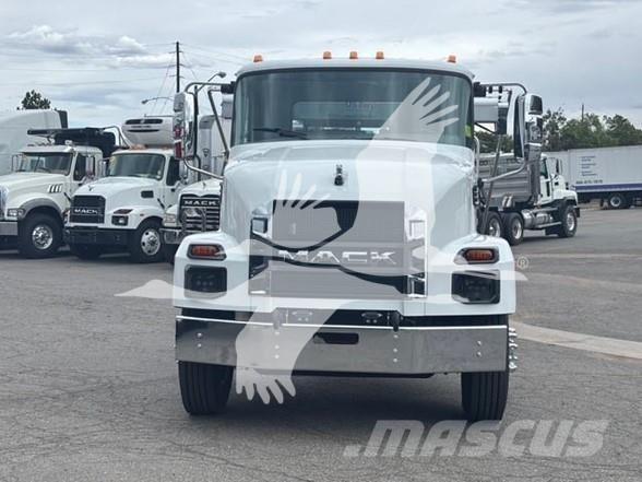Mack MD7 Maszyny budowlane - Inne