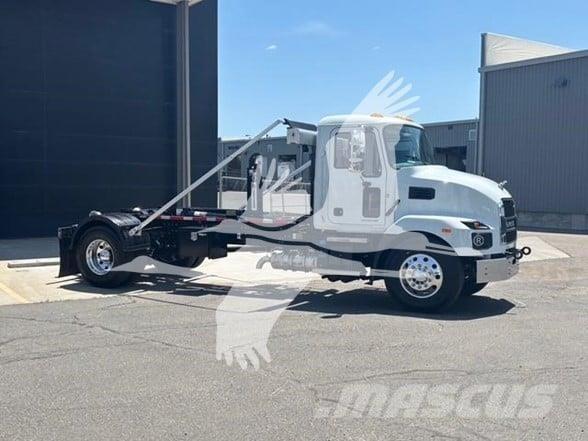 Mack MD7 Maszyny budowlane - Inne