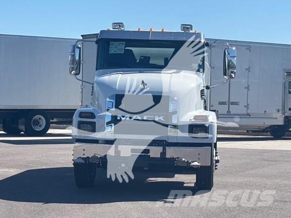 Mack MD7 Cysterna