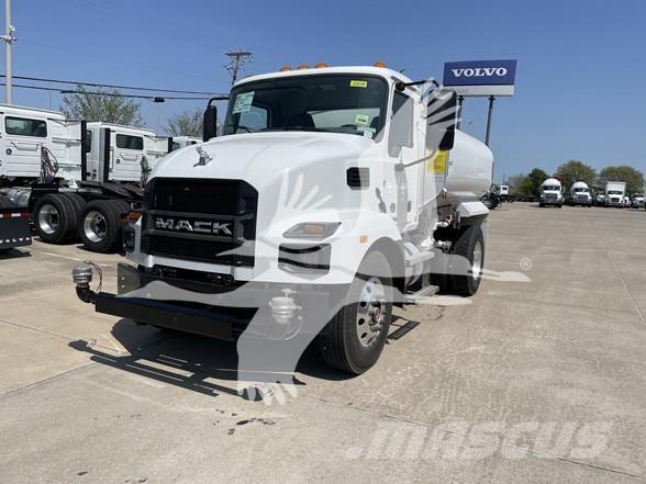 Mack MD7 Cysterna