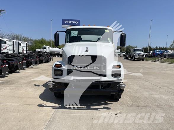 Mack MD7 Cysterna