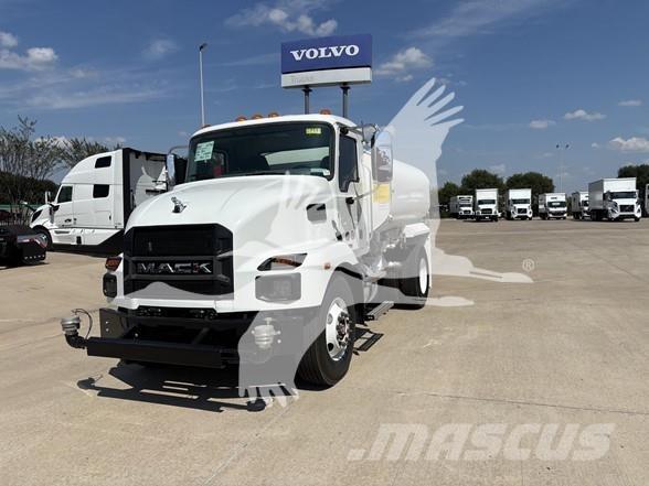 Mack MD7 Cysterna