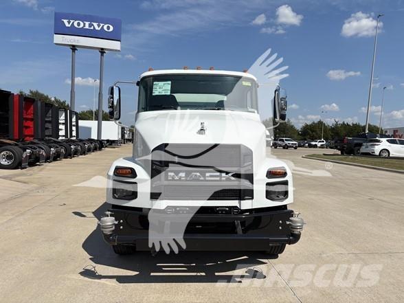 Mack MD7 Cysterna