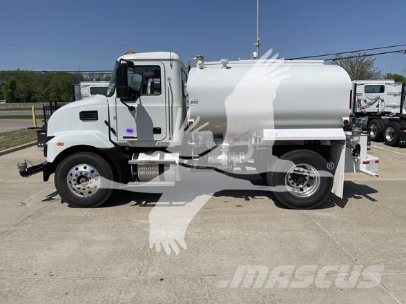 Mack MD7 Cysterna