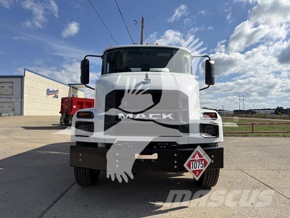 Mack MD7 Maszyny budowlane - Inne
