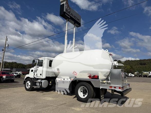 Mack MD7 Maszyny budowlane - Inne