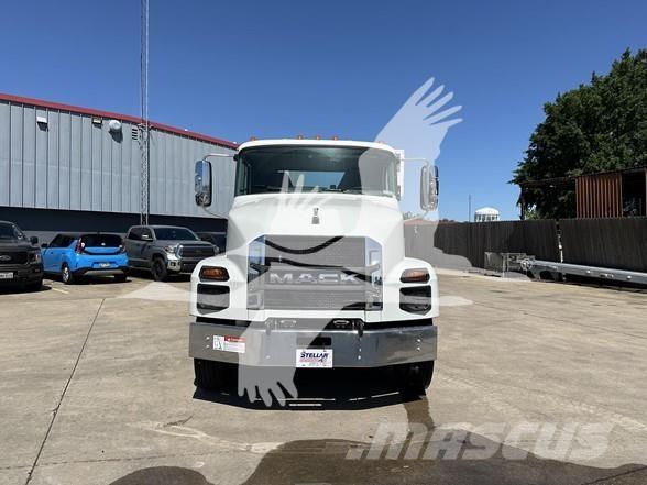 Mack MD7 Maszyny budowlane - Inne