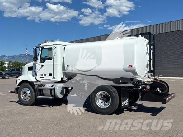 Mack MD7 Cysterna