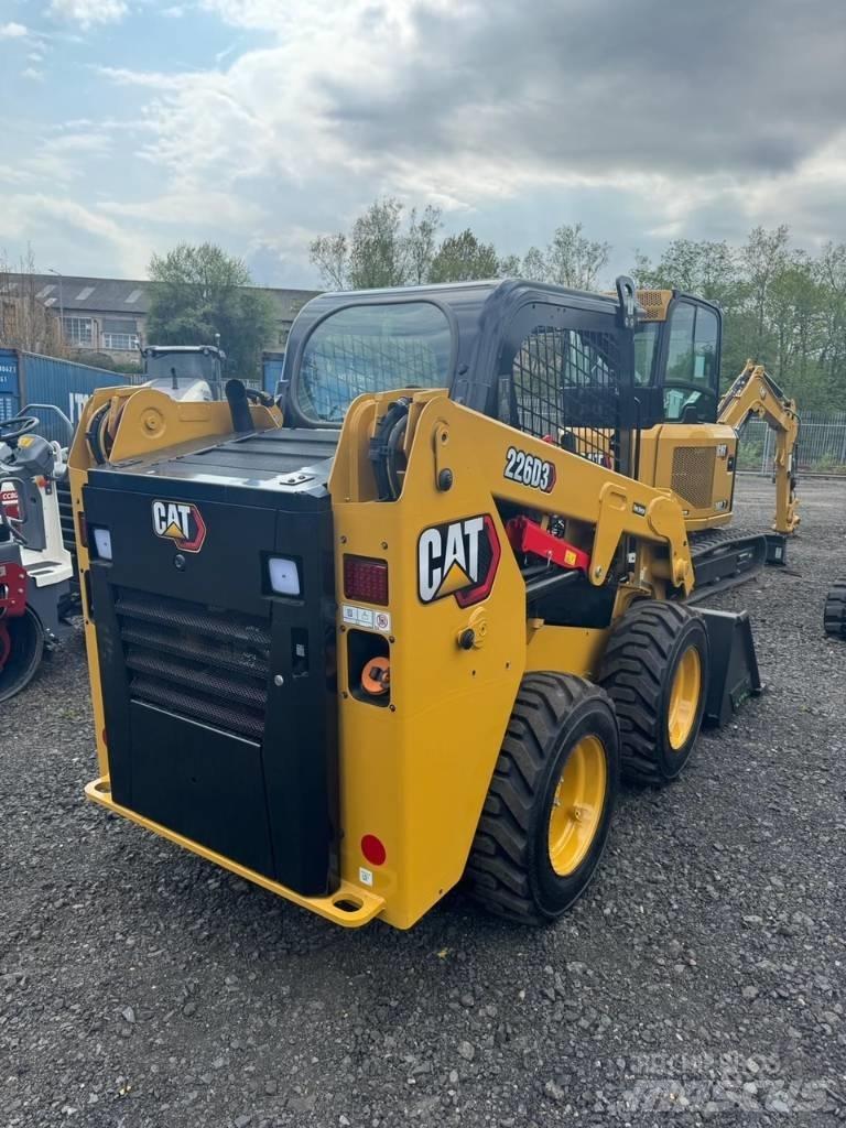 CAT 226D3 Ładowarki burtowe