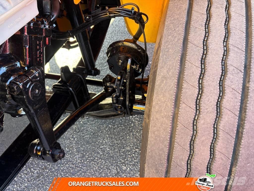 Freightliner M2 Samochody ciężarowe ze skrzynią zamkniętą