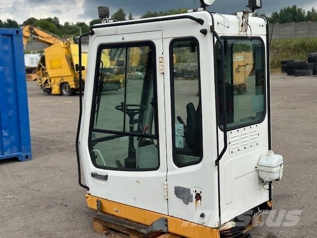 Liebherr A 924 B CAB Kabiny i wnętrze