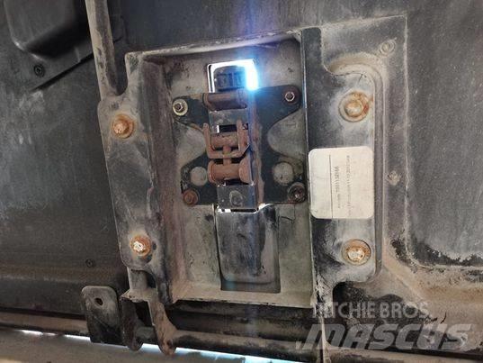CAT TH337 mask Kabiny i wnętrze