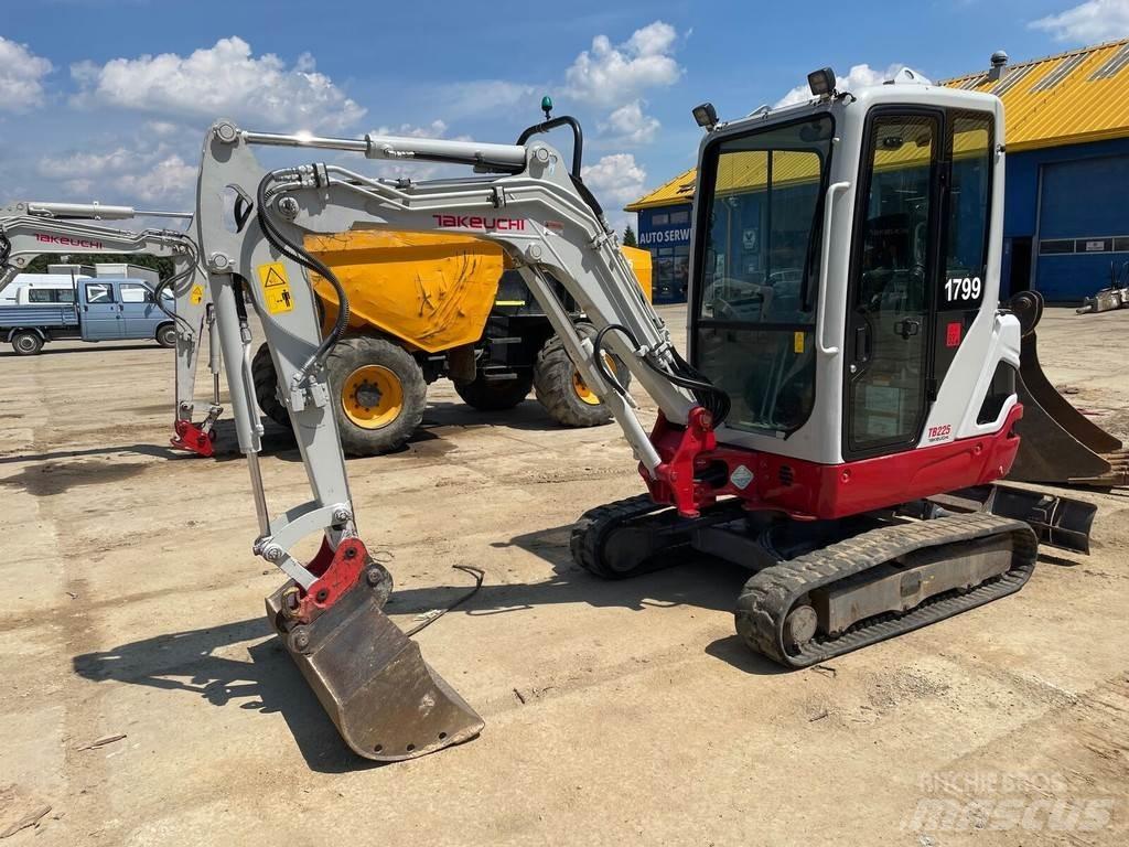 Takeuchi TB225 Minikoparki
