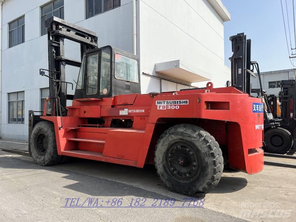 Mitsubishi FD300 Ładowarki teleskopowe