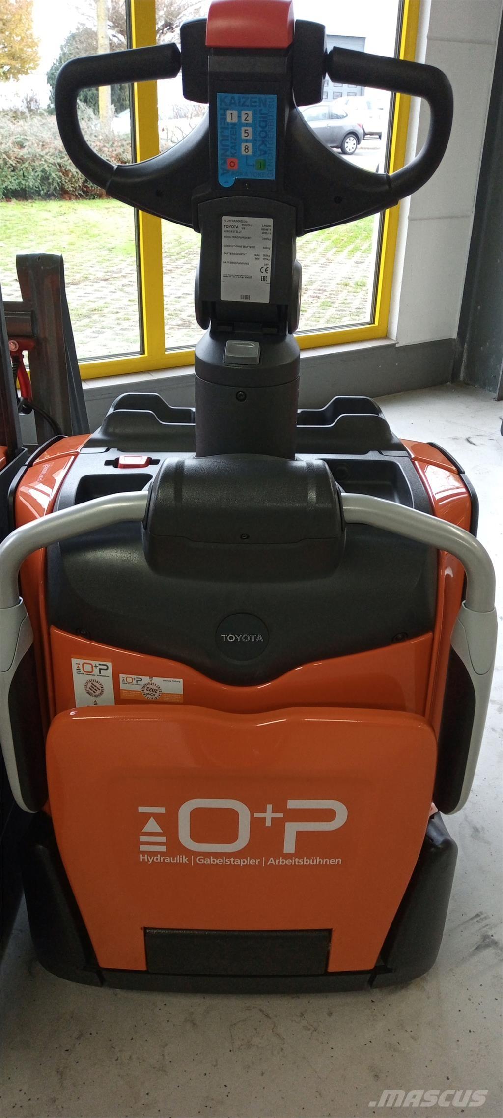 Toyota LPE200 Wózki widłowe unoszące z dyszlem