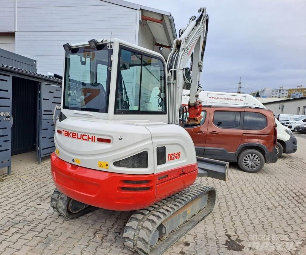 Takeuchi TB 240 Minikoparki