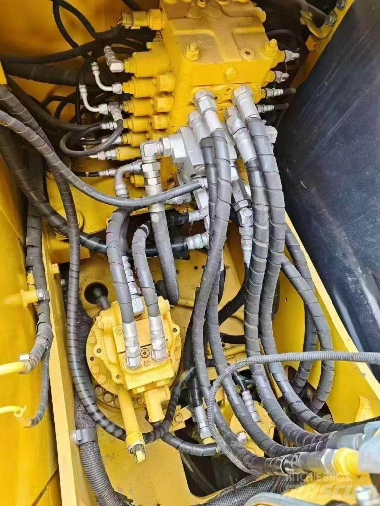 Komatsu 130-7 Koparki gąsienicowe